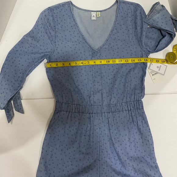 Susina V-Neck Chambray Romper - Picture 4 of 5